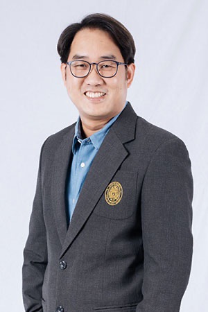 อาจารย์ ว่าที่ รต.กริช สอิ้งทอง